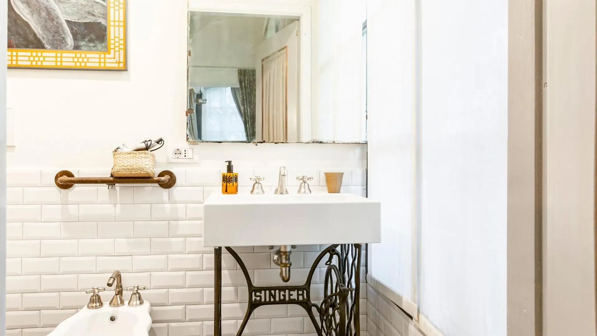 Guesthost - Le Serre Di Galileo Florenz Apartment